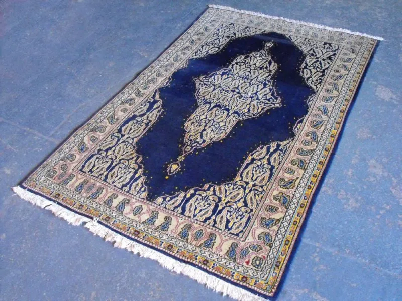 A Handsome Part Silk Semi Old Qum Rug 160cm x 100cm